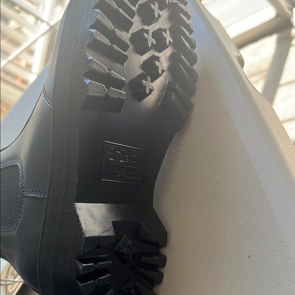 Dr. Martens Vegan Black Combat Boots Sz 5 women’s - Picture 7 of 7